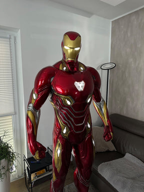 Iron Man Statue Lebensgröße 1:1  inklusive beleuchteter Plattform