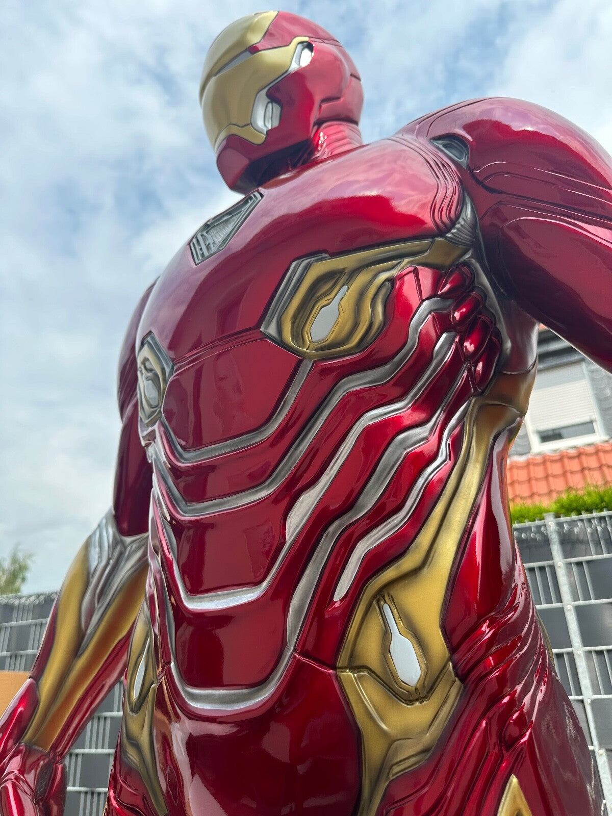 Iron Man Statue Lebensgröße 1:1  inklusive beleuchteter Plattform