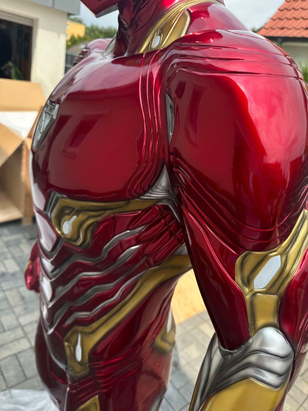 Iron Man Statue Lebensgröße 1:1  inklusive beleuchteter Plattform