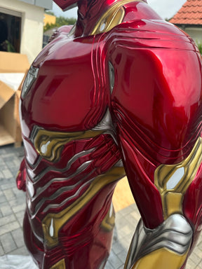Iron Man Statue Lebensgröße 1:1  inklusive beleuchteter Plattform