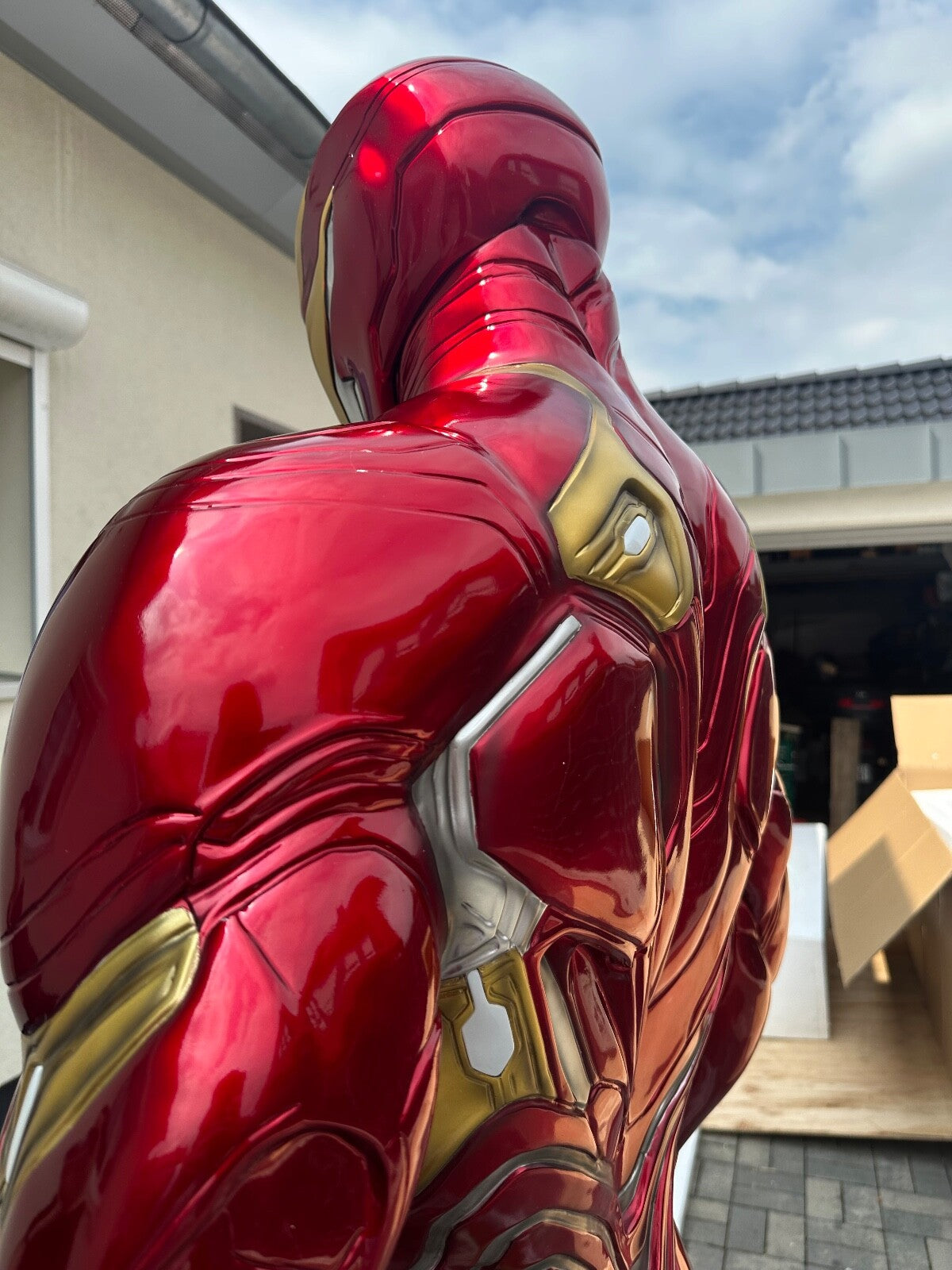 Iron Man Statue Lebensgröße 1:1  inklusive beleuchteter Plattform