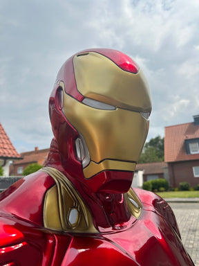 Iron Man Statue Lebensgröße 1:1  inklusive beleuchteter Plattform